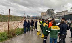 Mersin'de sağanak yağmur etkili oluyor