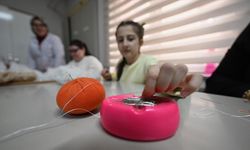 Mesai saatlerinin dışında kursta buluştuğu 'özel' öğrencilerini hayata hazırlıyor