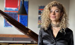 Müzisyen Esra Üçcan, Türk kültürüne ait eserleri dünyaya tanıtıyor
