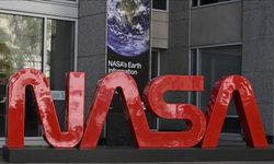 NASA, Artemis II roketini tamir için fırlatma rapmasından hangara çekiyor