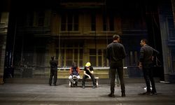 Operanın görünmez kahramanları 'Singin' in the Rain' müzikali için yoğun çaba harcıyor