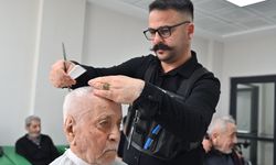 Osmaniye'de kuaförler yaşlıları ücretsiz tıraş etti