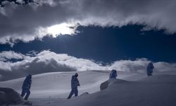 Özel harekat polisleri çetin kış şartlarında operasyon ve arama kurtarma görevlerine hazır