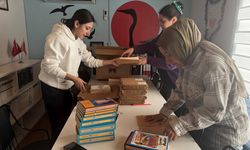 Sağlıkçı olarak geldiği deprem bölgesine 21 kütüphane, 135 bin kitap kazandırdı
