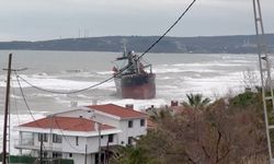 Sarıyer açıklarında karaya oturan Komor Adaları bayraklı kargo gemisinin bekleyişi sürüyor