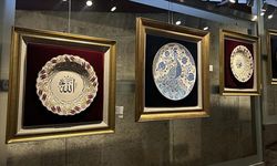 Songül Acer'in 'Aynı Sırda Buluşanlar' sergisi, Yeni Camii Hünkar Kasrı'nda açıldı