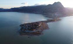 Su seviyesi 25 santimetre yükselen Eğirdir Gölü yeniden birleşti