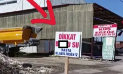 Antakya'da Gündem Olan Tabela: "Dikkat B...lu Çukur, Hasta Olabilirsiniz!"