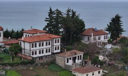 Trabzon'daki Orta Mahalle ziyaretçilerini tarihi güzellikleri keşfe çıkarıyor