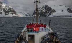 Türk bilim insanları 10. kez Beyaz Kıta'daki evleri Türk Bilimsel Araştırma Kampı'na ulaştı