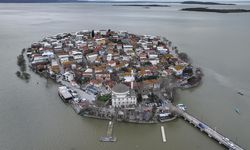 Uluabat Gölü'nün suyu 'Küçük Venedik'teki evlere dayandı