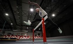 80 yaşındaki çocuk doktoru pistte madalya peşinde