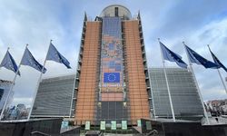 AB'den Rusya'nın Venedik Bienali'ne katılması halinde buraya sağladığı hibeyi geri çekme tehdidi