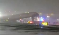 ABD'nin New York kentinde uçak iniş sırasında itfaiye aracına çarptı