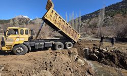 Adana'da sağanak nedeniyle kapanan yol yeniden ulaşıma açıldı