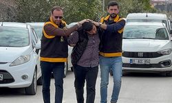 Adana'da tırla önünü kestikleri sürücünün otomobiline saldıran baba ve oğlu tutuklandı