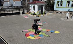 Adıyaman'da resim öğretmenleri okulları geleneksel oyunlarla renklendiriyor