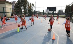 Akdeniz ilçesinde basketbol kursları sürüyor