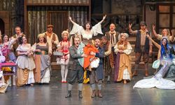 Antalya Devlet Opera ve Balesi 'Aşk İksiri' operasını sahneledi