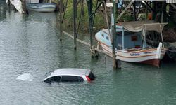 Antalya'da kontrolden çıkan otomobil ırmağa uçtu