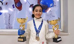 Antrenör babasının desteğiyle başladığı eskrimde milli takımı hedefliyor
