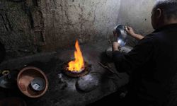 Bakırcılar Çarşısı'nda zamana direnen son ustalar