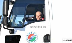 Başkan Kocagöz işçi elbisesini giydi, iş makinesinin başına geçti