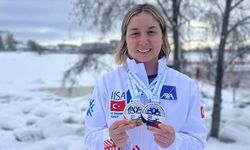 Bengisu Avcı, Kış Yüzme Dünya Şampiyonası'nda dünya rekoru kırdı