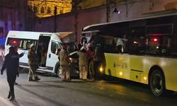 Beşiktaş'ta çarpışan İETT otobüsü ile servis minibüsünün şoförleri yaralandı