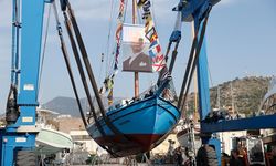 Bodrum'un son sünger avcısı 'Aksona Mehmet' 64 yıllık teknesini denize indirdi