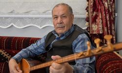 Bozlak ustası Muharrem Ertaş'ın sözüyle eline aldığı bağlamayı 53 yıldır bırakmıyor