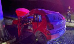 Burdur'da kontrolden çıkan otomobil levhaya çarptı: 1 yaralı