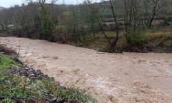 Bursa'nın Mudanya ve Gemlik ilçelerinde sağanak yaşamı olumsuz etkiledi