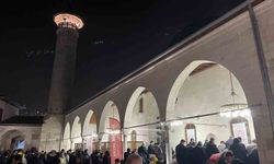 Depremin ardından yeniden inşa edilen Habibi Neccar Camii, Kadir Gecesi'nde vatandaşların akınına uğradı