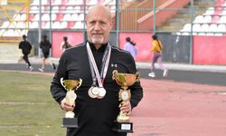 Emekli olduktan sonra başladığı atletizmde başarıdan başarıya koşuyor