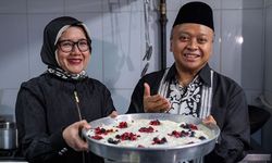 Endonezya'nın Ankara Büyükelçisi, iftar sofralarını süsleyen 'güllaç'ı ve ülkesinin 'kolak' tatlısını hazırladı