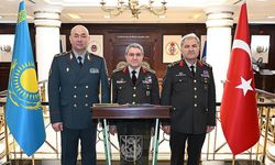 Genelkurmay Başkanı Orgeneral Bayraktaroğlu, Kazakistan Kara Kuvvetleri Komutanı Tuğgeneral Kuchekbayev'i kabul etti