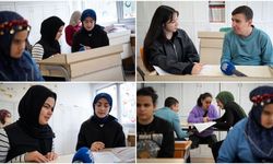 Görme engelli lise öğrencileri, akranlarının sesiyle sınavlara hazırlanıyor