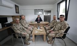 Hatay Valisi Masatlı, görev başındaki güvenlik güçleri ve vatandaşlarla bayramlaştı