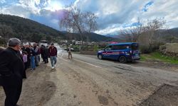 Hatay'da dereye düşen otomobilin sürücüsü yaralandı