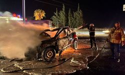 Hatay'da kaza yapan otomobilde çıkan yangın söndürüldü