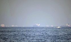 Hürmüz Boğazı'nda bir konteyner gemisinin 'bilinmeyen' bir cisimden hasar gördüğü bildirildi