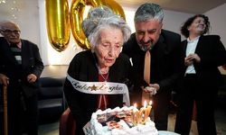 Huzurevi sakini 100. yaş gününü arkadaşları ve torunlarıyla kutladı