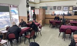 İftara kadar servis yapılmayan kıraathane mahalle sakinlerinin buluşma noktası oluyor