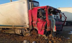 İran'da yeri delen füzenin şarapnel parçasının isabet etmesiyle genç şoföre mezar olan tırın görüntüsü ortaya çıktı