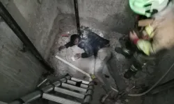 Hatay'da Zamanla Yarış: Asansör Boşluğuna Düşen İşçi Yaralandı!
