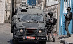 İsrail ordusu, Batı Şeria'daki baskınlarda ikisi kadın 40 Filistinliyi gözaltına aldı