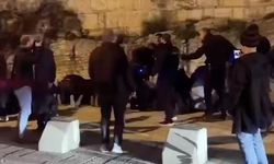 İsrail polisi, Eski Şehir surları önünde teravih kılmak isteyen Filistinlilere saldırdı