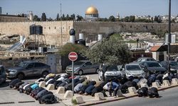 İsrail'in kısıtlamaları nedeniyle Mescid-i Aksa'da cuma namazı sadece vakıf yetkililerince kılındı
