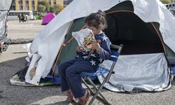 İsrail'in yerinden ettiği bir milyon Lübnanlı içinde en büyük imtihanı ev ve okulsuz kalan çocuklar veriyor